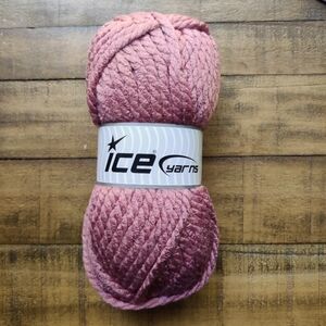 Super bulky acrylic yarn knitting NWT